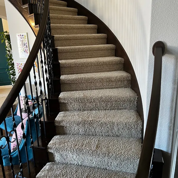 Carpeted curved staircase cleaned before Thanksgiving in a Timarron home in Southlake